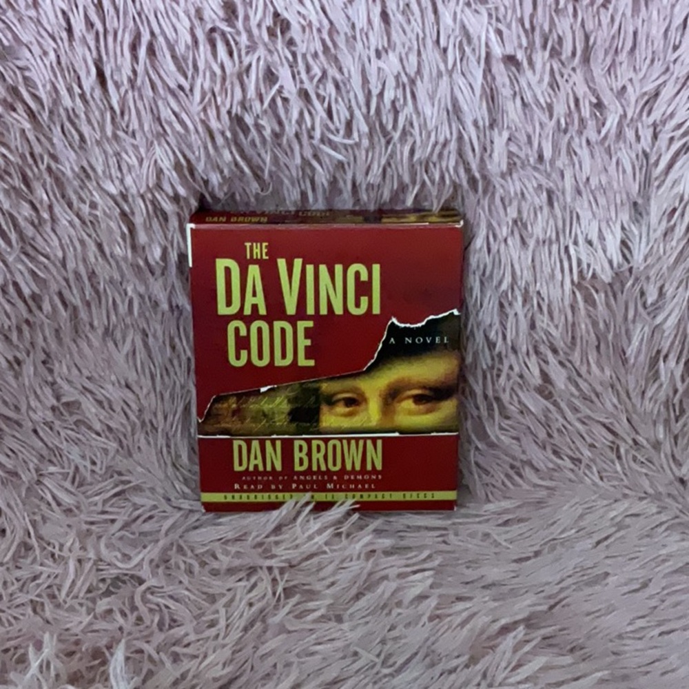 The Da Vinci Code by Dan Brown - Red Paperback/Audio Case